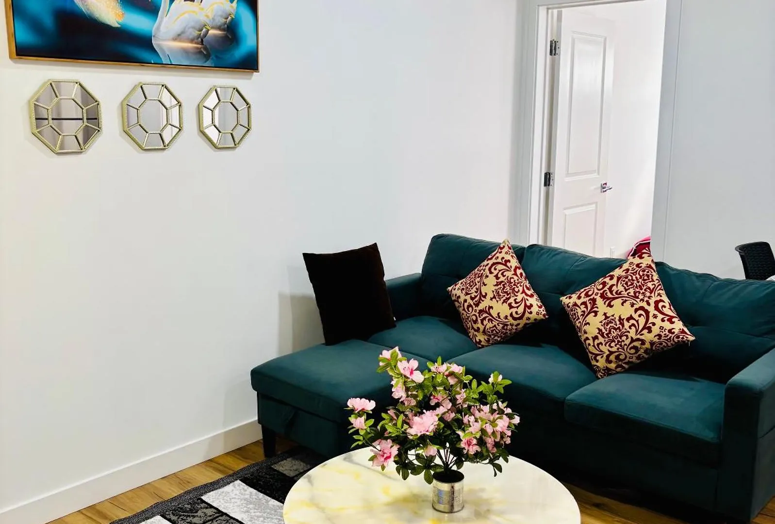 Apartment Charming Stay & Cozy Retreat By Bansari Homes In Edmonton- Yeg Canada